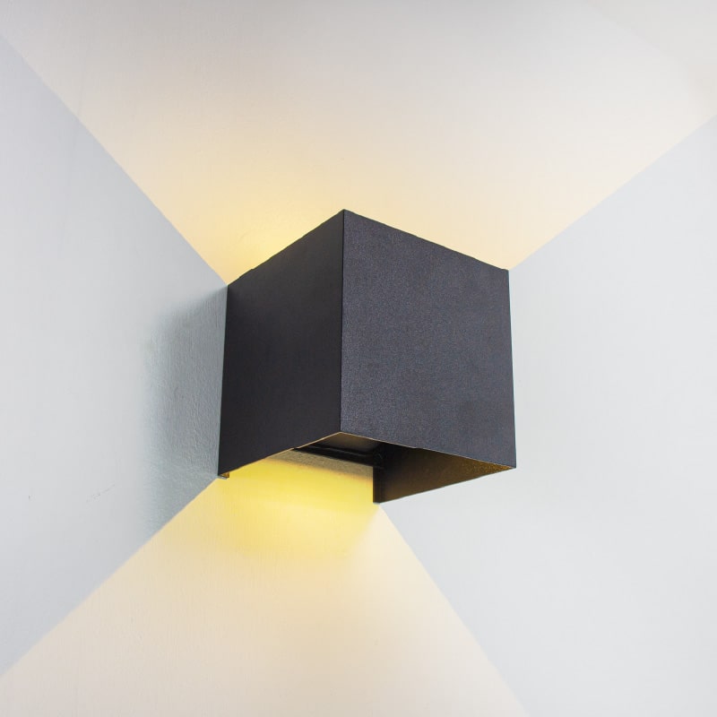 Lámpara de pared exterior tipo cubo con luz Led